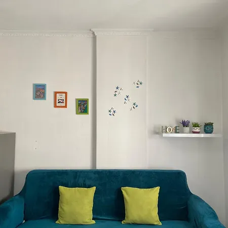 Sea Breeze Apartment *