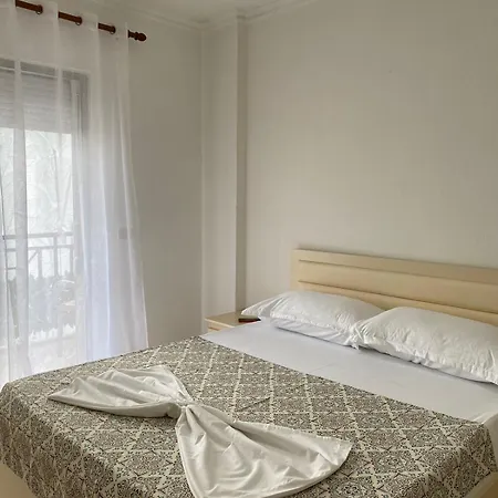 Sea Breeze Apartment *