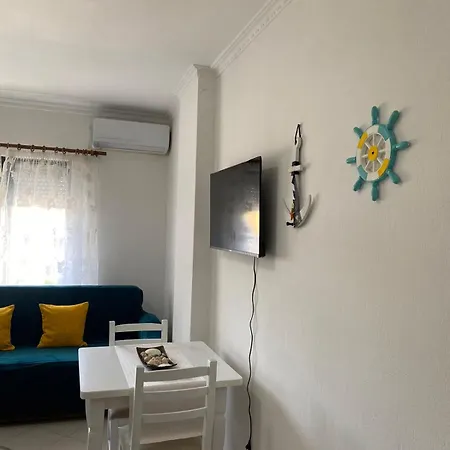 Sea Breeze Apartment *