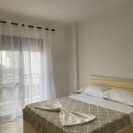 Sea Breeze Apartment *