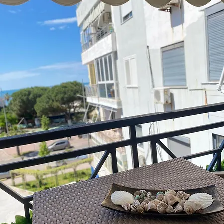 Sea Breeze Apartment *