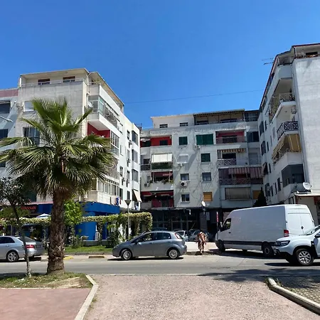 Sea Breeze Apartment *