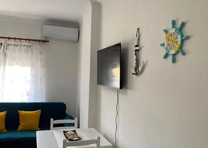 Sea Breeze Apartment *